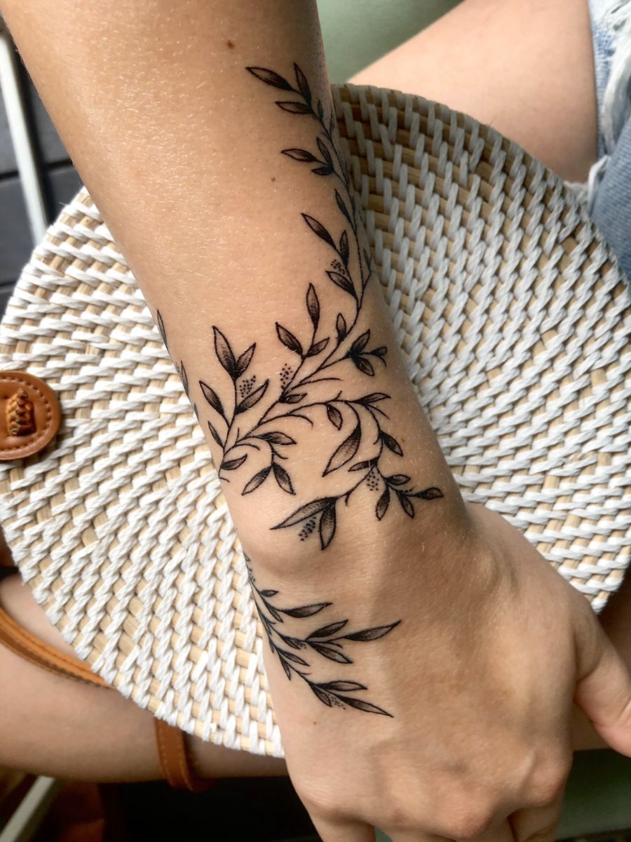 100 Eye Catching Tattoos For Women Tattoos Vine Tattoos Creative