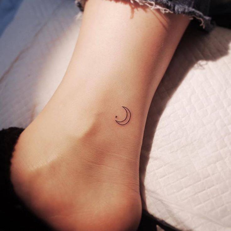 11 Minimalist Moon Tattoo Ideas You Ll Want For Your First Tattoo Preview Ph