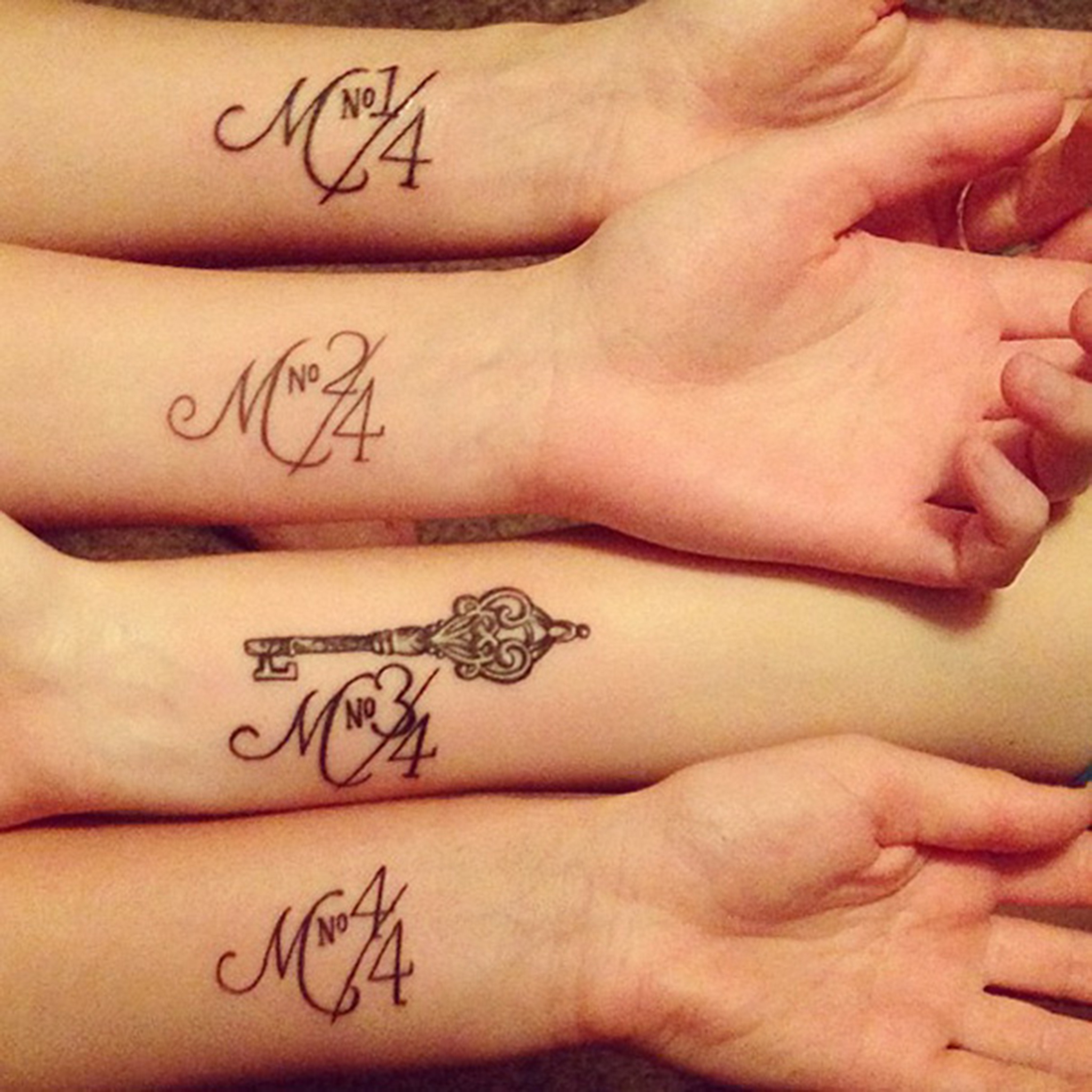 18 Tattoo Ideas To Honor Your Sister Tatuajes De Hermanas Hermanas