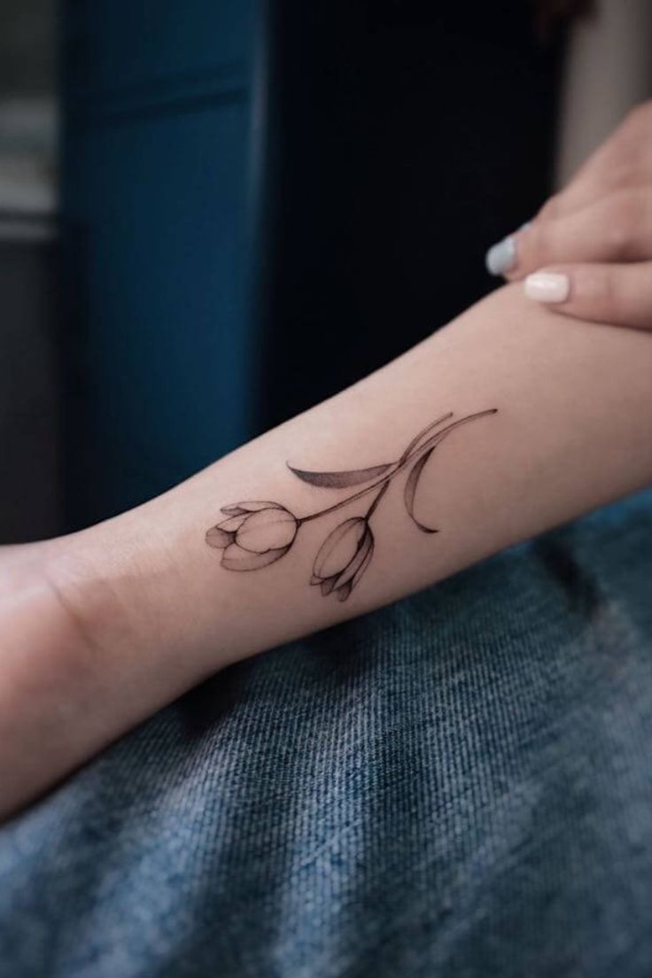 20 Beautiful Tulip Tattoo Ideas Mom S Got The Stuff