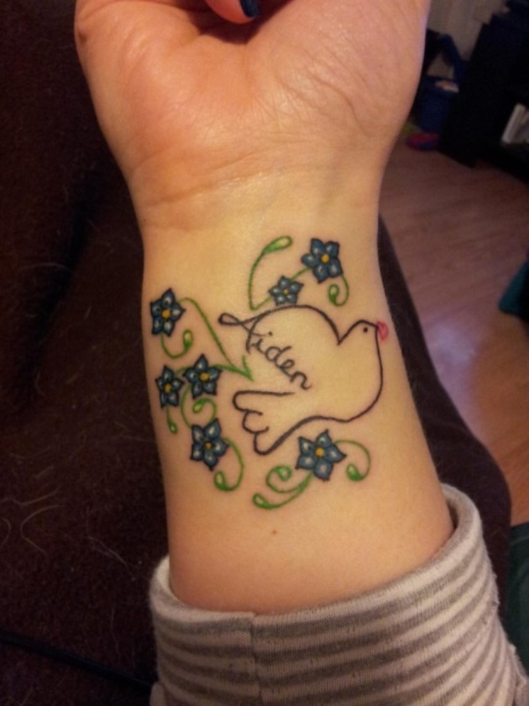 21 Fantastic Dove Tattoos On Wrist