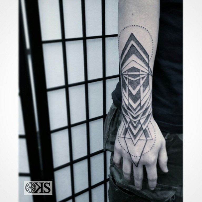 41 Wonderful Geometric Wrist Tattoos Design