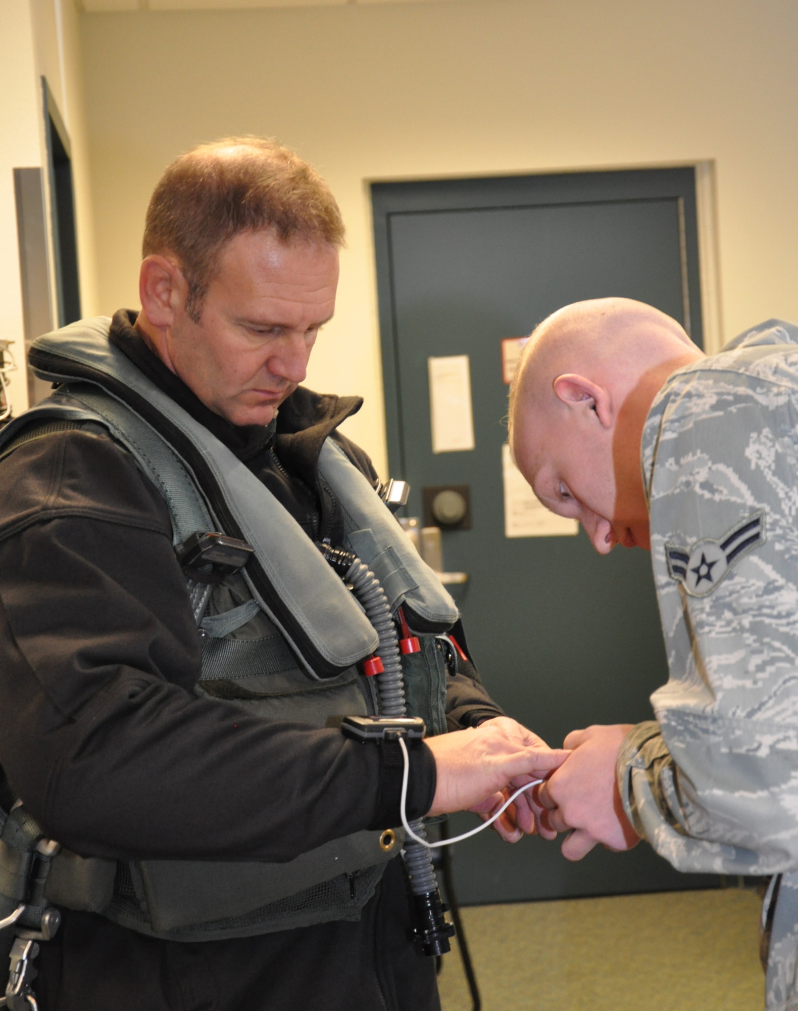 Air Force Reserve Pilot Reaches 1 000 F 22 Flight Hours Air Force