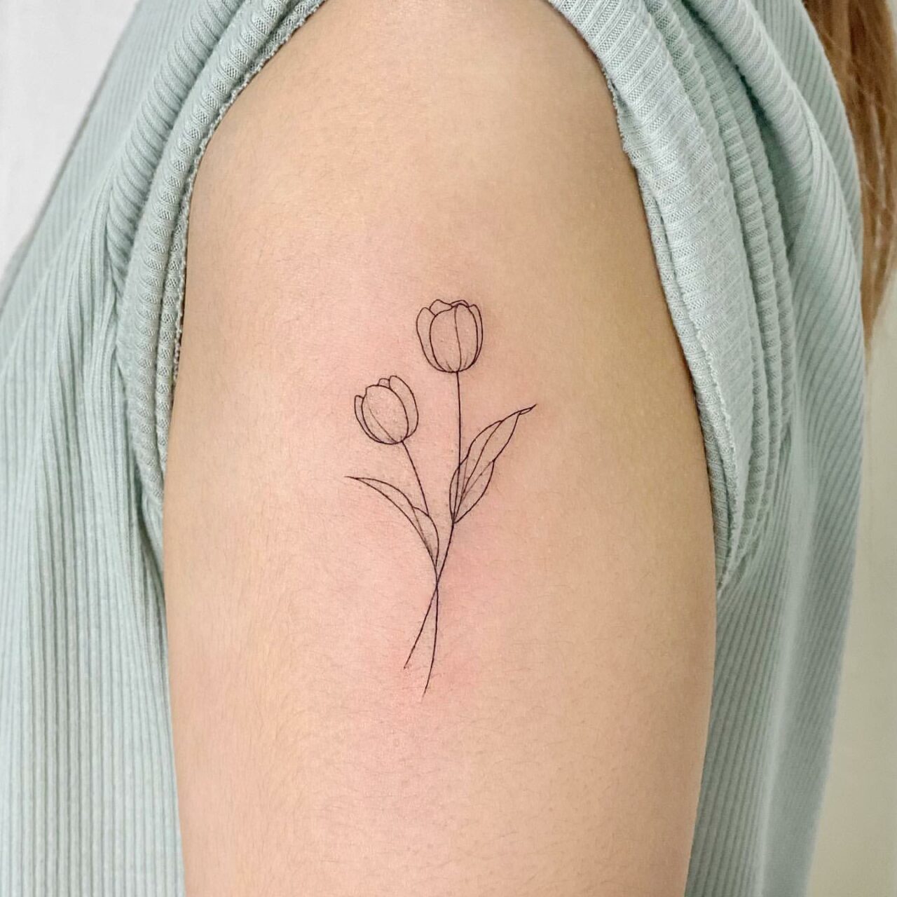 Amazing Tulip Tattoo Ideas Flowertattooideas Com In 2020 Tulip Tattoo Tattoos Flower