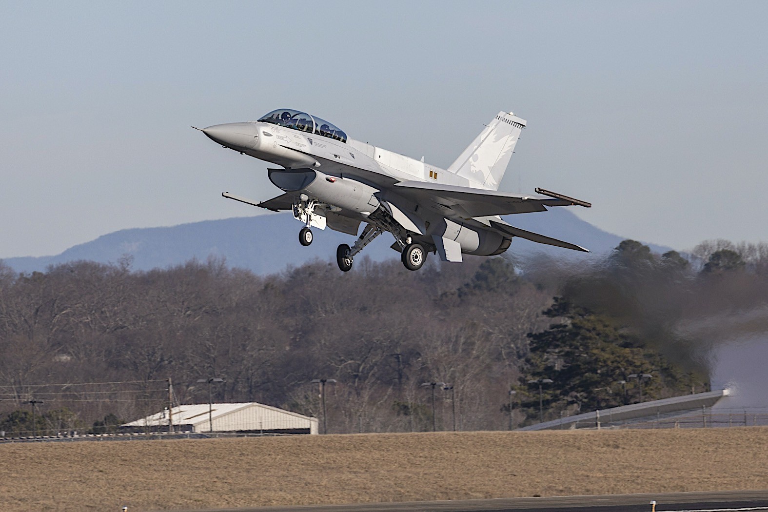 Brand New F 16 Fighting Falcon Block 70 Takes To The Sky First Time