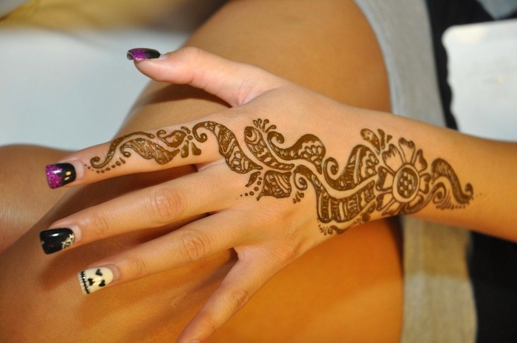 Divine Threading Salon Also Specializes In Temporary Henna Tattoos You