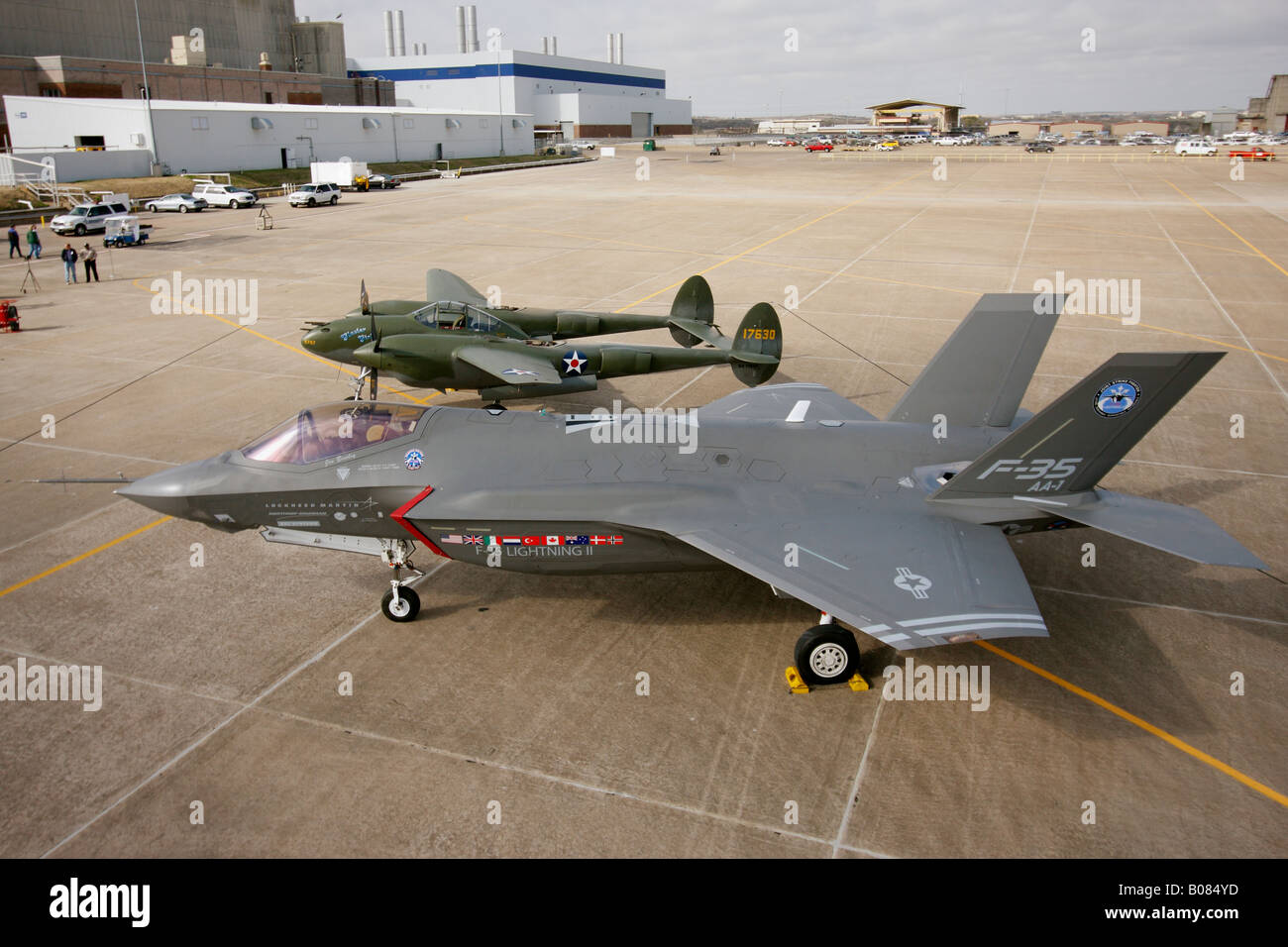 Lockheed Martin F 35 Lightning Ii Y Lockheed P 38 Rayo Junto A Lockheed