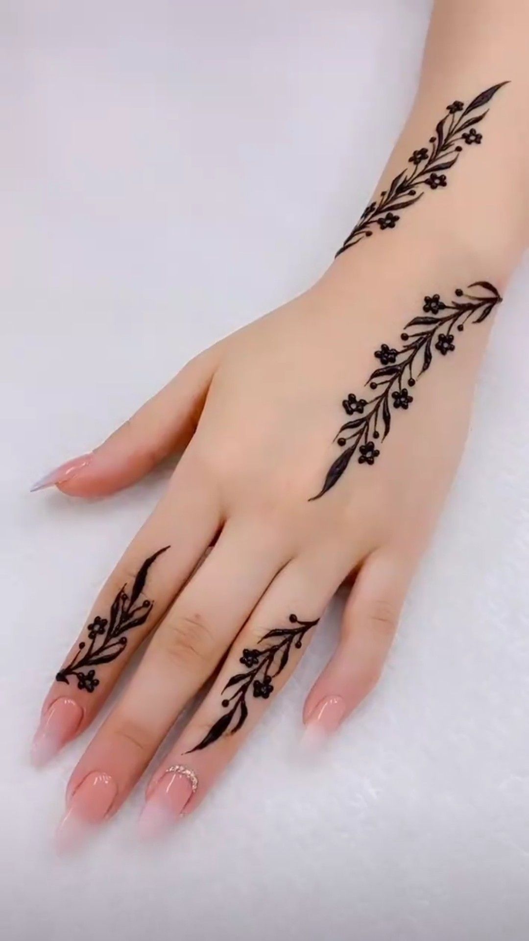 Pin By Zehra Ismat Hijab Fashion A On Henna Mehndi Designs Henna