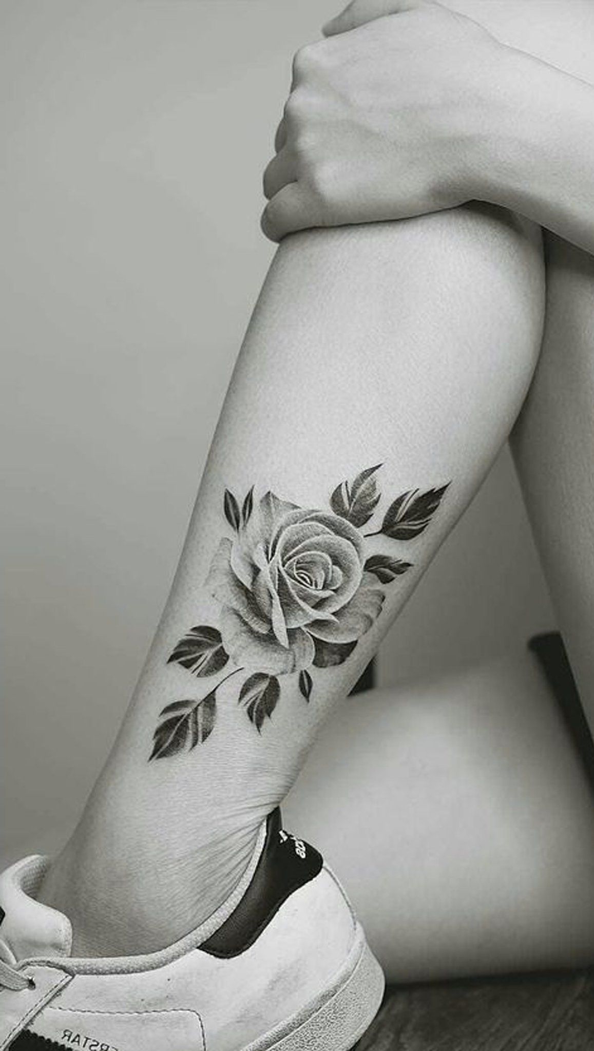 5 Stunning Rose Tattoo Designs for Your Legs