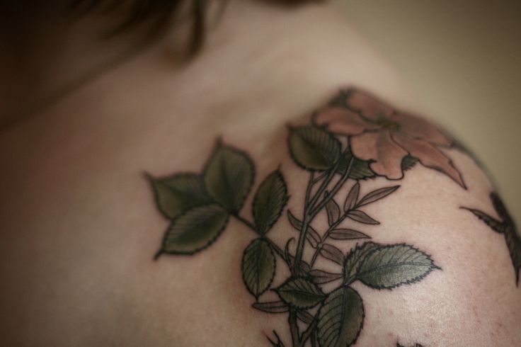 10 Stunning Shoulder Cap Tattoo Designs for Inspiration