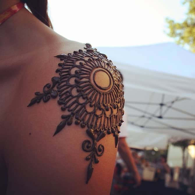 20 Stunning Shoulder Henna Tattoo Designs to Try