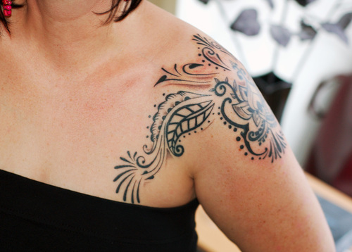 7 Stunning Shoulder Tattoo Designs for Women