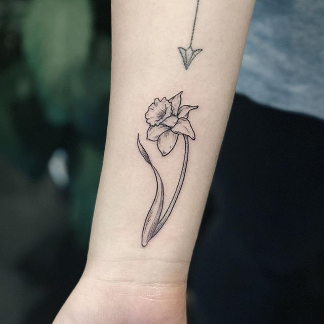 5 Simple Daffodil Tattoo Designs to Inspire You