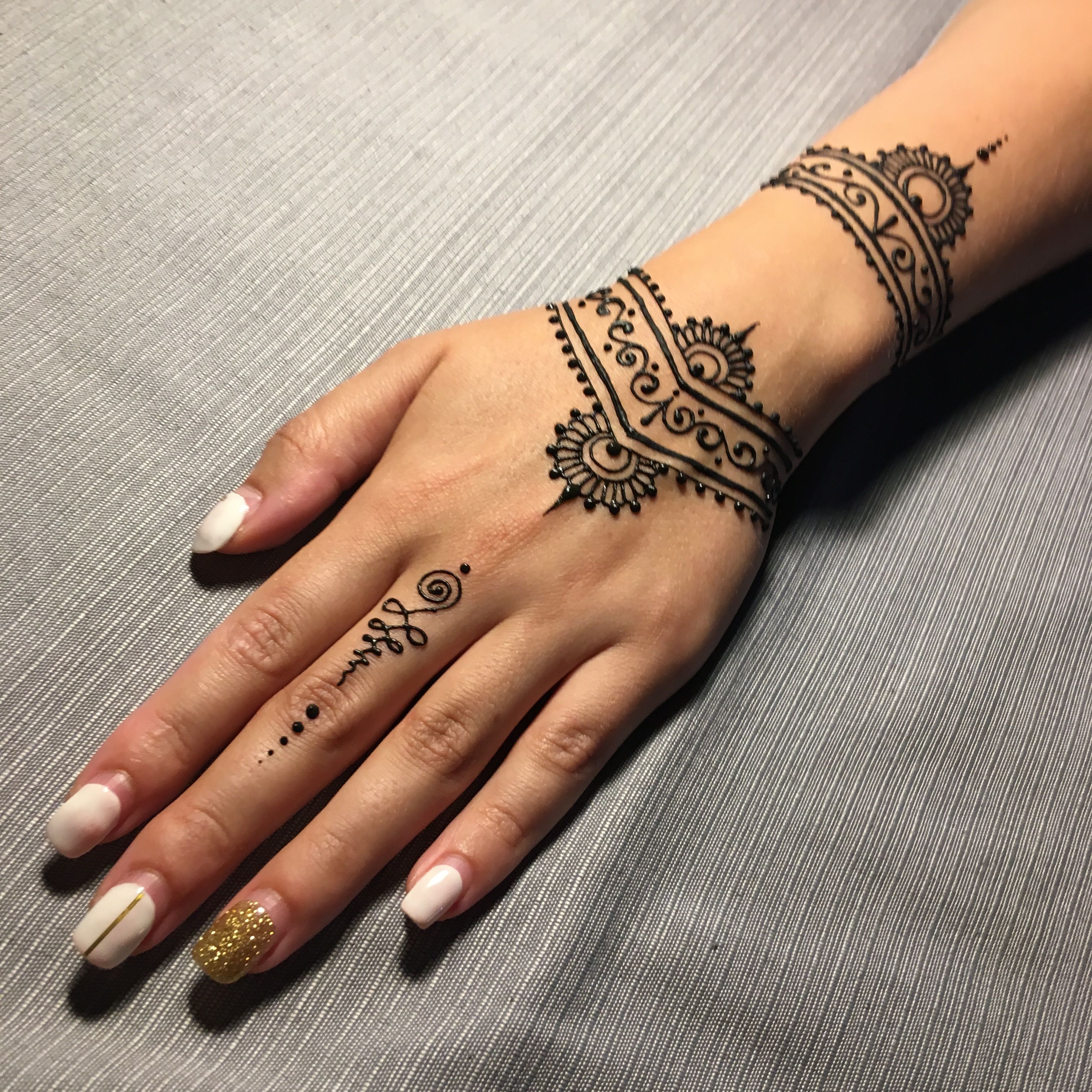 Simple Henna Tattoo Designs for Elegant Women