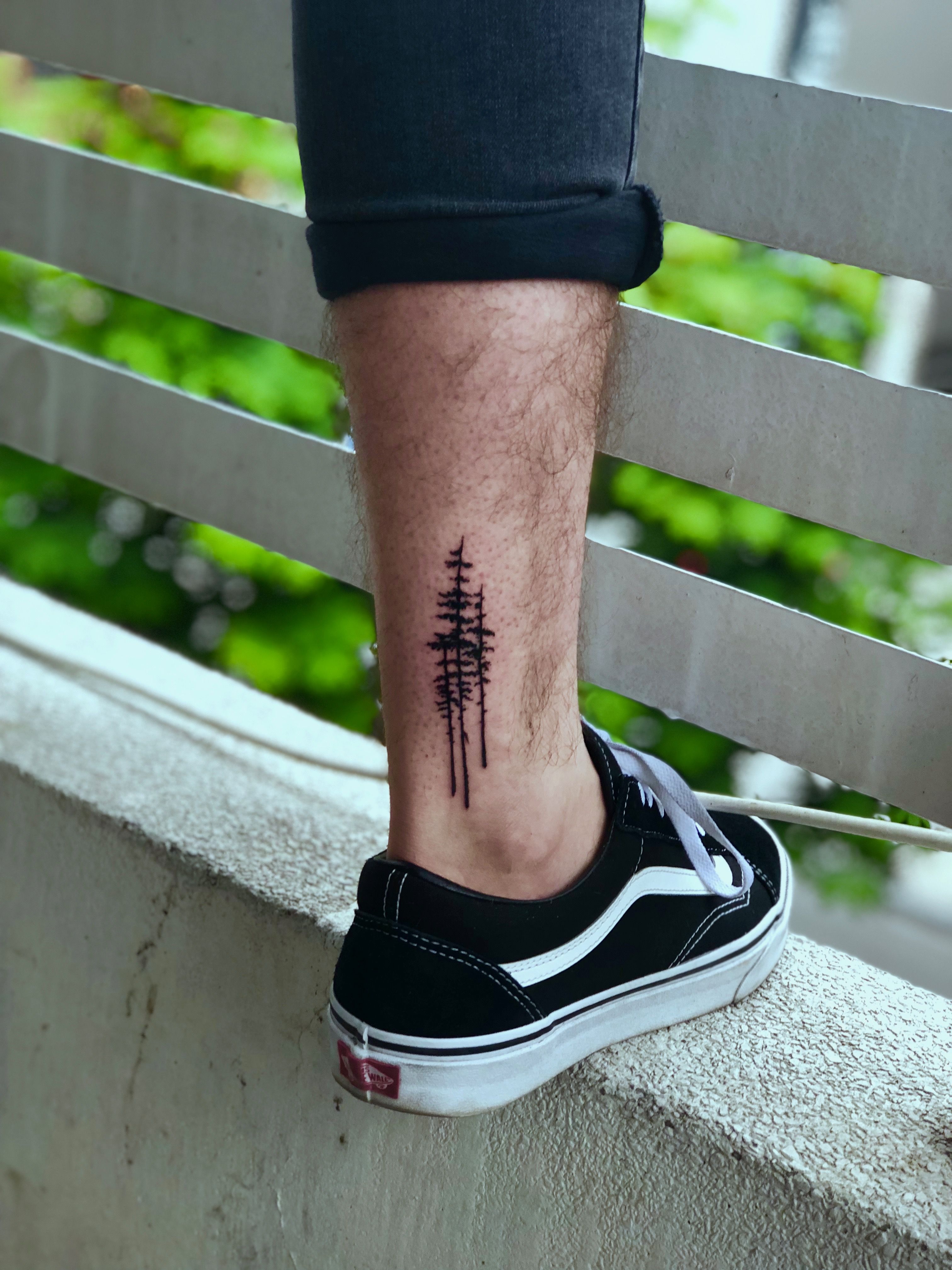 10 Simple Leg Tattoo Designs to Inspire You