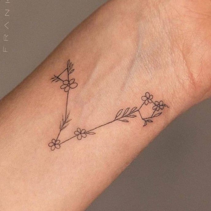 25 Simple Pisces Tattoo Designs for Your Zodiac Love