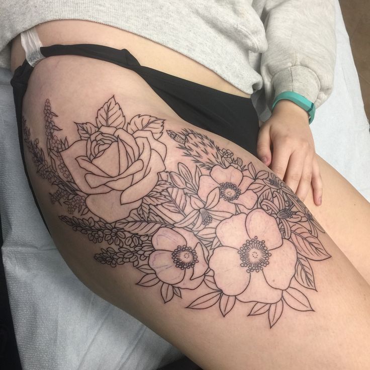 10 Stunning Thigh Floral Tattoo Designs for Inspiration